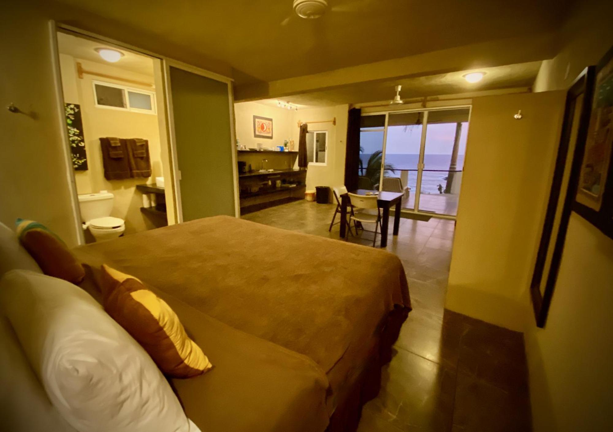 Casablanca - Adults Only - Starlink Internet! Pensión Zipolite